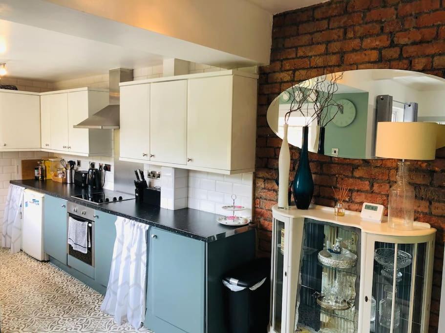 Hébergement de vacances Cosy Two Bed Terraced House 7min Drive From Belfast