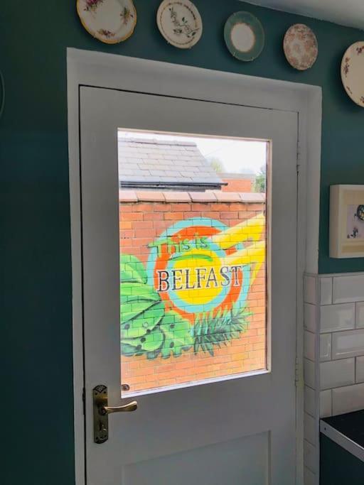 Cosy Two Bed Terraced House 7min Drive From Hébergement de vacances Belfast