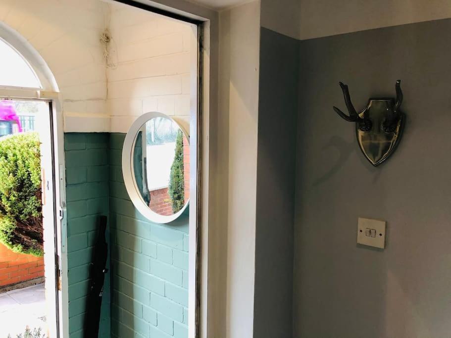Cosy Two Bed Terraced House 7min Drive From Hébergement de vacances