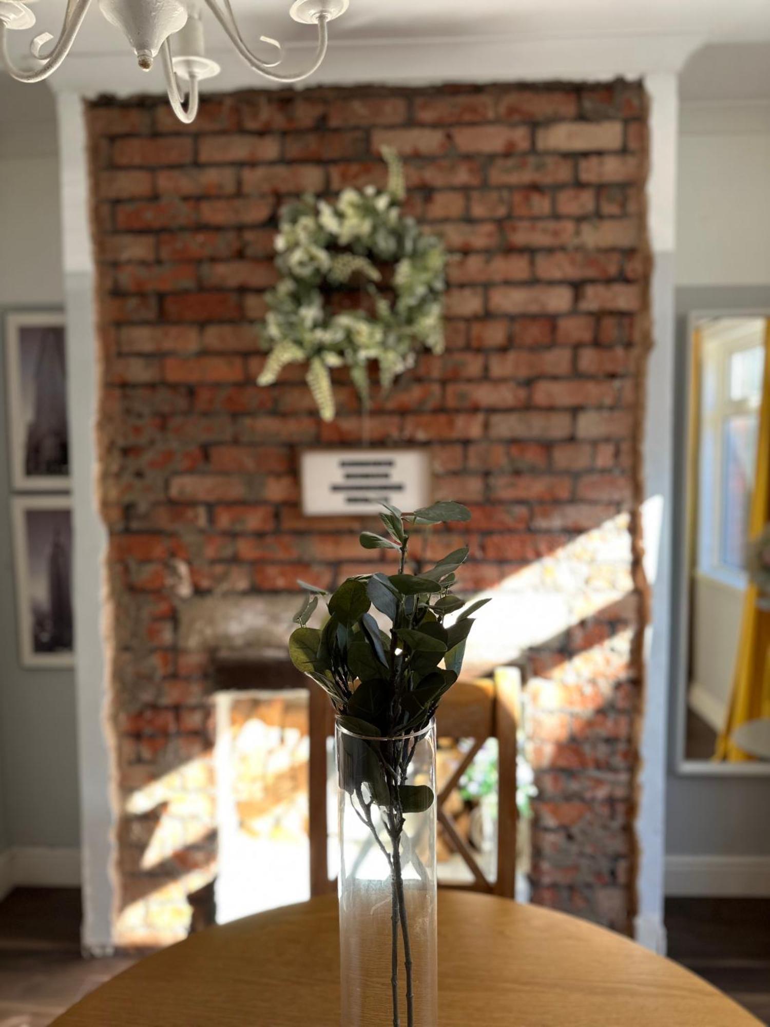 Cosy Two Bed Terraced House 7min Drive From Hébergement de vacances Belfast